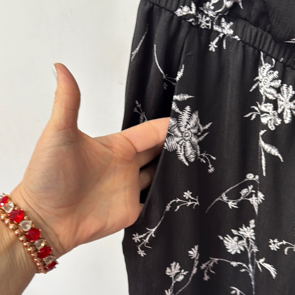 AUW Off Shoulder Capri Jumpsuit Floral Wide Leg Lined Black White 16 Flowy - Picture 3 of 13